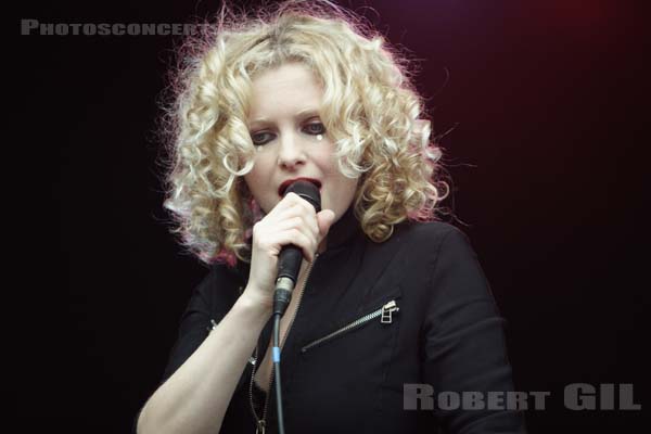 GOLDFRAPP - 2005-08-26 - SAINT CLOUD - Domaine National - Scene de la Cascade - 